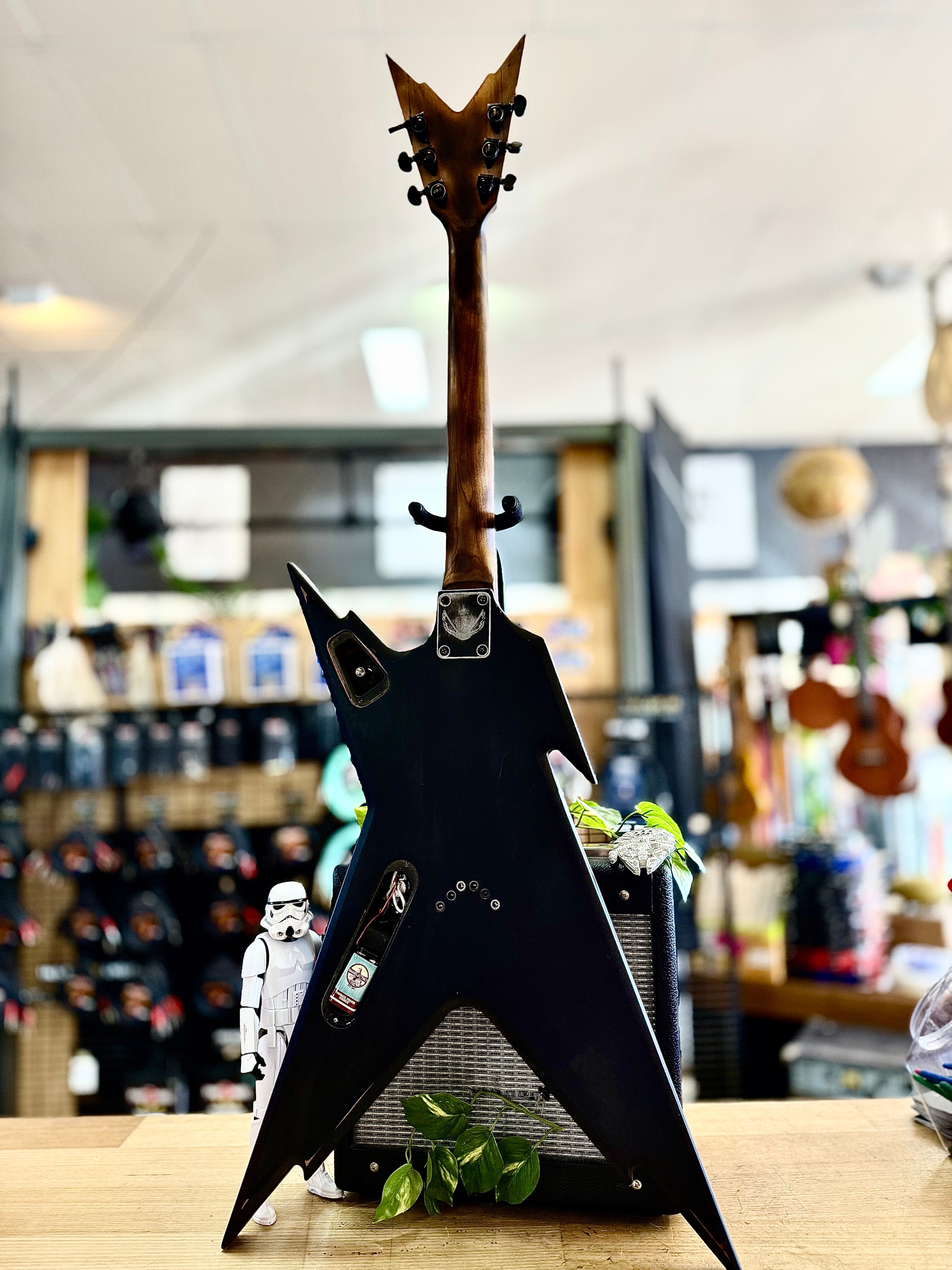 Dean Guitars | Leadbetter Rabid Dog Relic |Razorback X | Melted Black Battle Relic Dean Guitars | Leadbetter Rabid Dog Relic |Razorback X | Melted Black Battle Relic